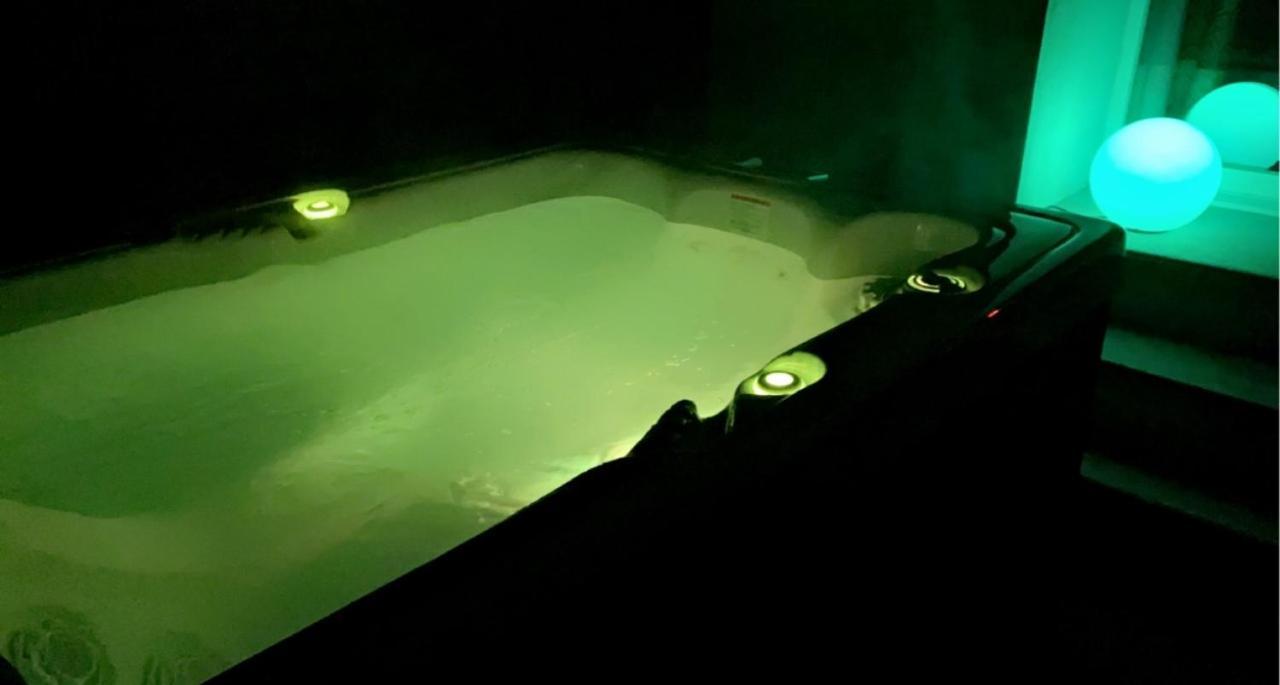 La Suite De Charme Du Mas De La Fontaine De Jonquier Avec Spa Privatif เซกูเรต์ ภายนอก รูปภาพ