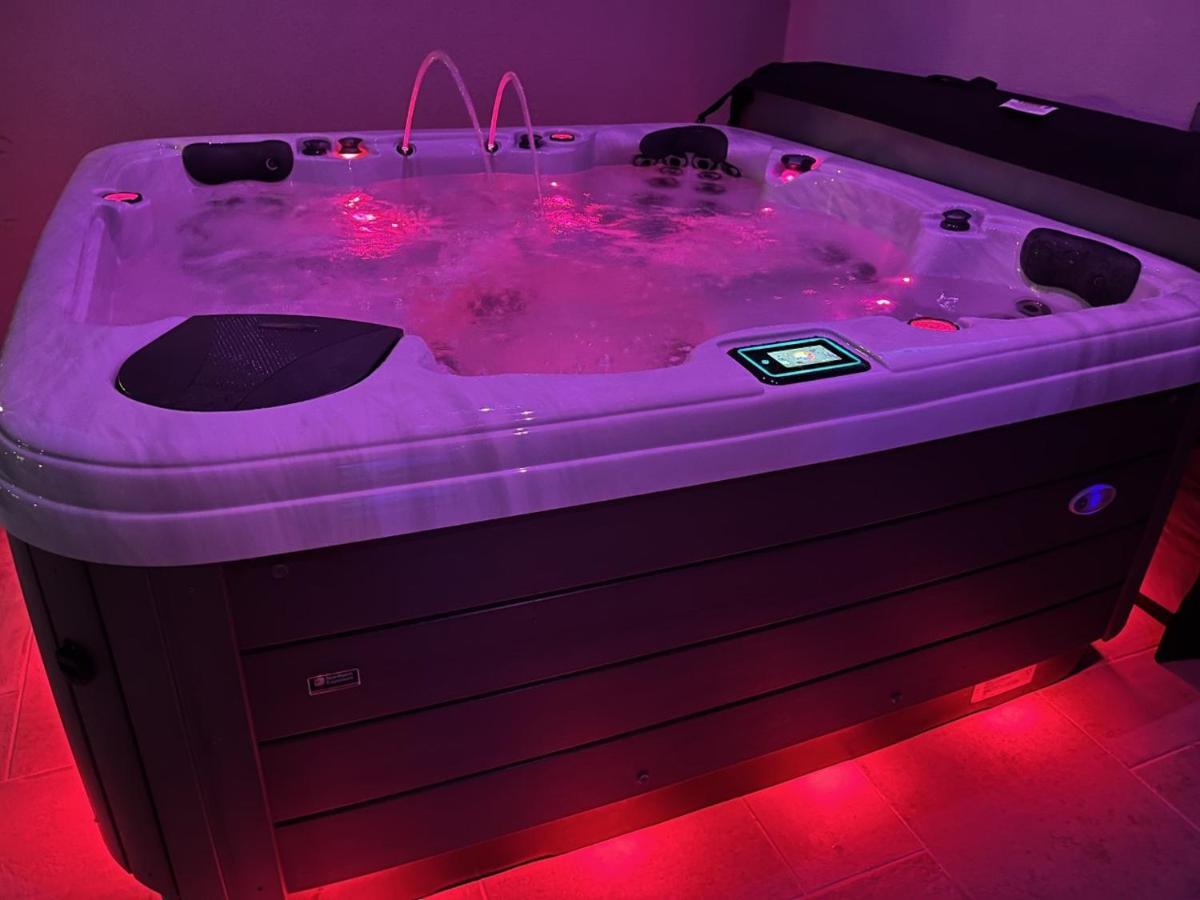 La Suite De Charme Du Mas De La Fontaine De Jonquier Avec Spa Privatif เซกูเรต์ ภายนอก รูปภาพ