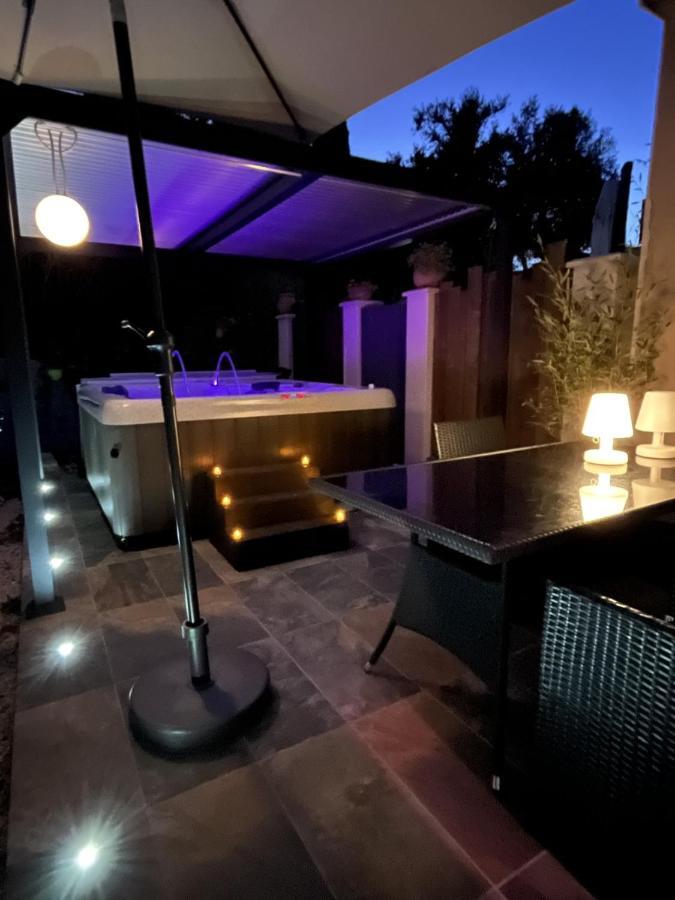 La Suite De Charme Du Mas De La Fontaine De Jonquier Avec Spa Privatif เซกูเรต์ ภายนอก รูปภาพ
